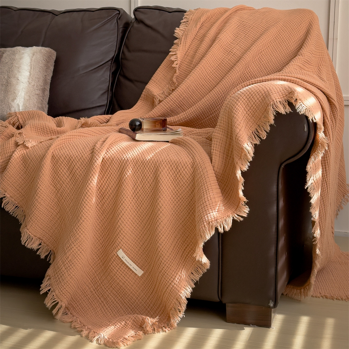 91家纺网 家纺一手货源 找家纺 兄弟坊 2026新款美拉德全棉夏被纱布毯空调毯飞机毯 雅居-焦枣色