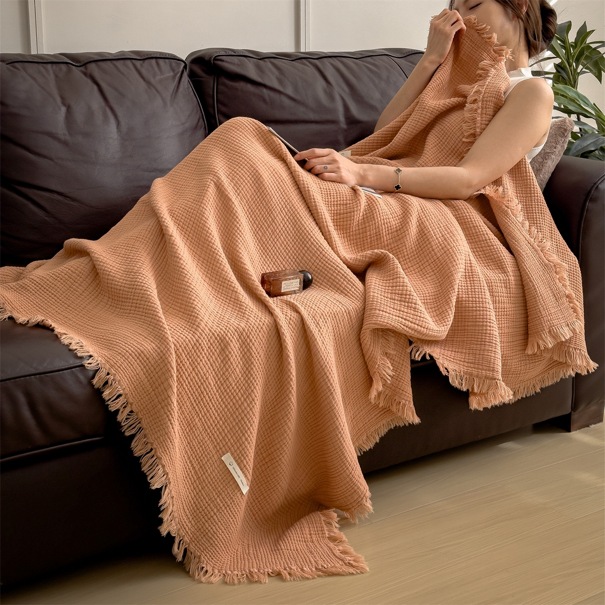 91家纺网 家纺一手货源 找家纺 兄弟坊 2026新款美拉德全棉夏被纱布毯空调毯飞机毯 雅居-焦枣色