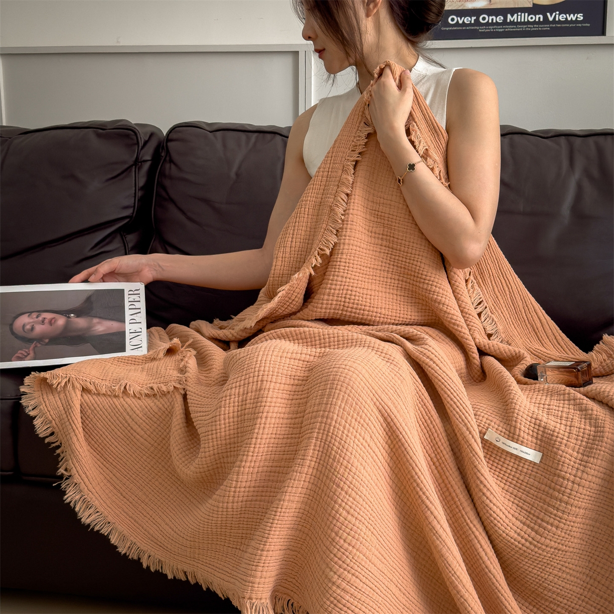 91家纺网 家纺一手货源 找家纺 兄弟坊 2026新款美拉德全棉夏被纱布毯空调毯飞机毯 雅居-焦枣色