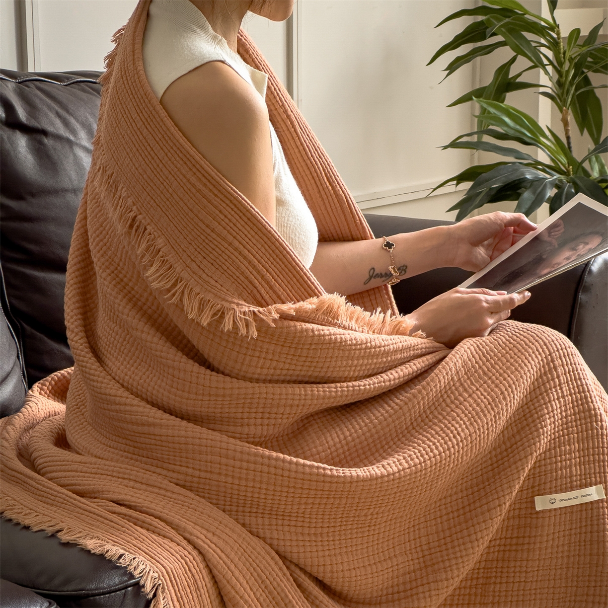 91家纺网 家纺一手货源 找家纺 兄弟坊 2026新款美拉德全棉夏被纱布毯空调毯飞机毯 雅居-焦枣色