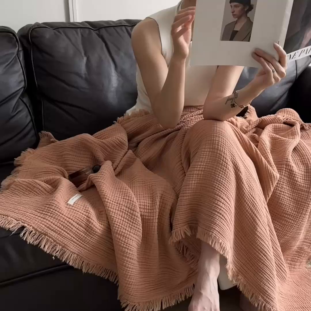 91家纺网 家纺一手货源 找家纺 兄弟坊 2026新款美拉德全棉夏被纱布毯空调毯飞机毯 雅居-焦枣色