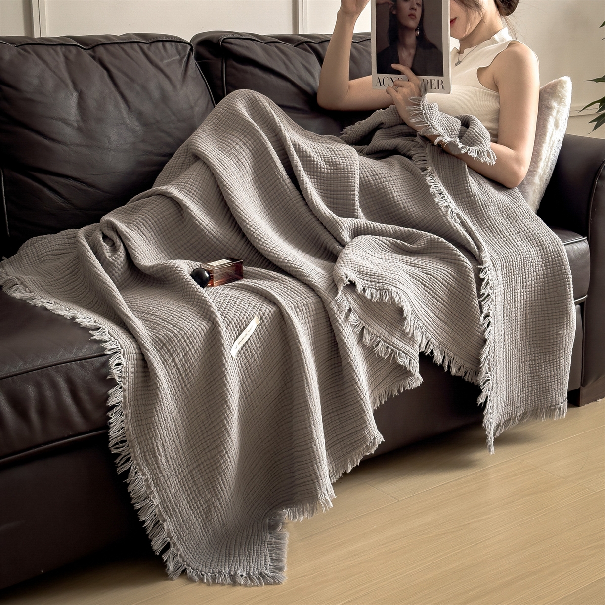 91家纺网 家纺一手货源 找家纺 兄弟坊 2026新款美拉德全棉夏被纱布毯空调毯飞机毯 雅居-雾石灰