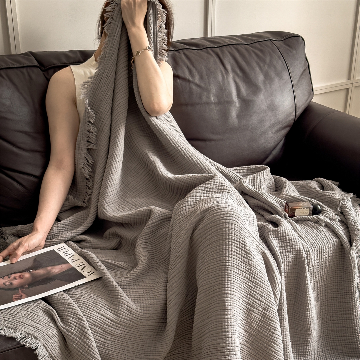 91家纺网 家纺一手货源 找家纺 兄弟坊 2026新款美拉德全棉夏被纱布毯空调毯飞机毯 雅居-雾石灰