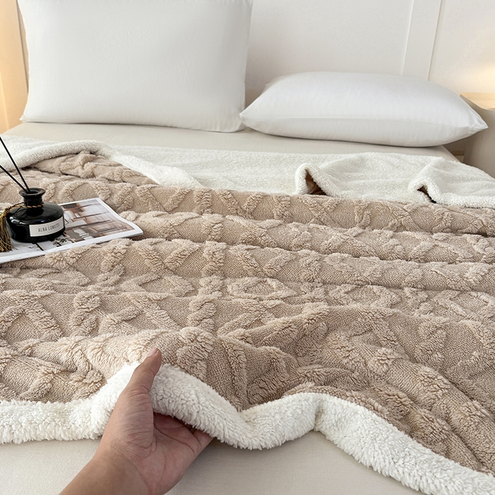 91家纺网 家纺一手货源 找家纺 云尚床笠 2025新款提花大包边AB版塔芙绒羊羔绒毯子舒棉绒四季毛毯毯子 卡其色