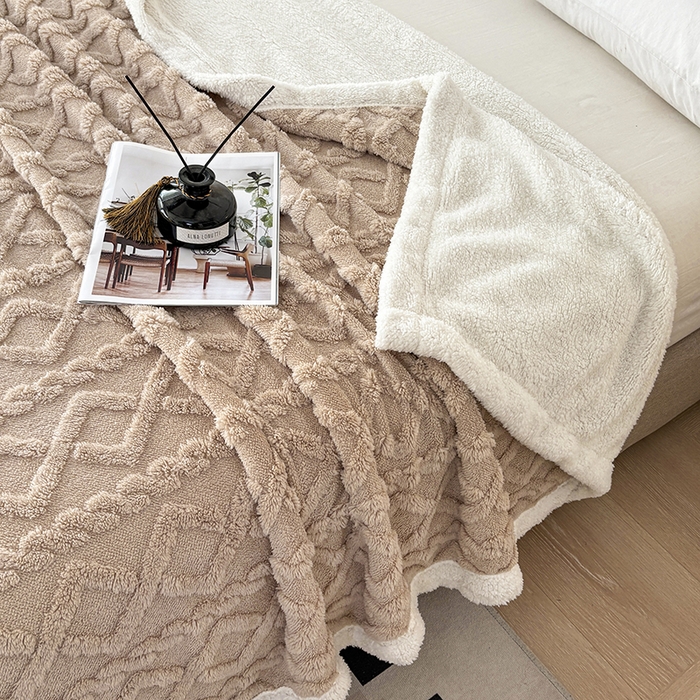 91家纺网 家纺一手货源 找家纺 云尚床笠 2025新款提花大包边AB版塔芙绒羊羔绒毯子舒棉绒四季毛毯毯子 卡其色
