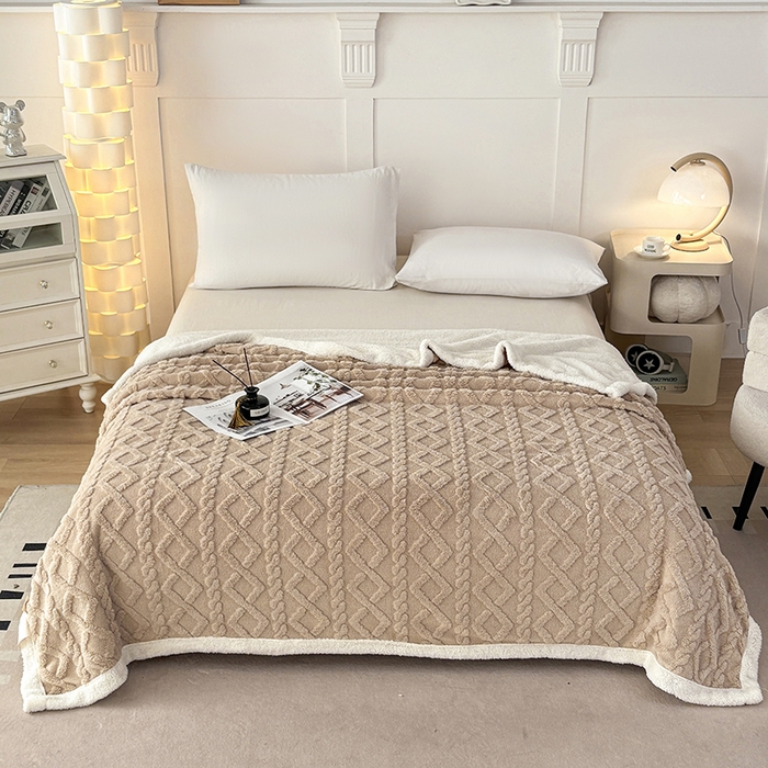 91家纺网 家纺一手货源 找家纺 云尚床笠 2025新款提花大包边AB版塔芙绒羊羔绒毯子舒棉绒四季毛毯毯子 卡其色