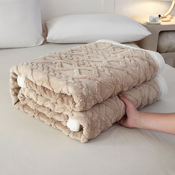 91家纺网 家纺一手货源 找家纺 云尚床笠 2025新款提花大包边AB版塔芙绒羊羔绒毯子舒棉绒四季毛毯毯子 卡其色