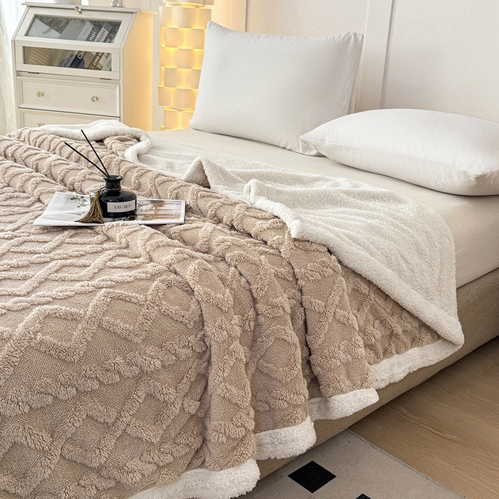 91家纺网 家纺一手货源 找家纺 云尚床笠 2025新款提花大包边AB版塔芙绒羊羔绒毯子舒棉绒四季毛毯毯子 卡其色
