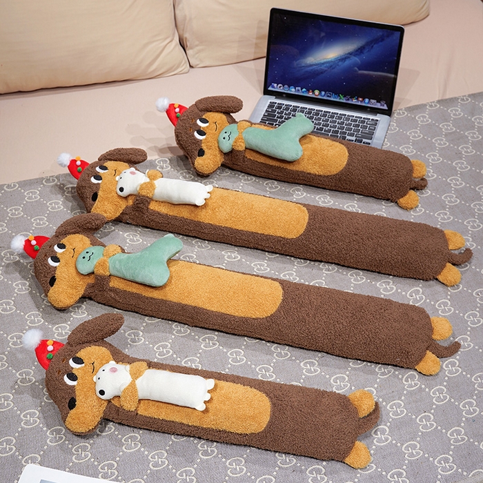 91家纺网 家纺一手货源 找家纺 仟亿莱 2025新款抱娃腊肠狗注水长条热水袋 注水腊肠小熊 60cm