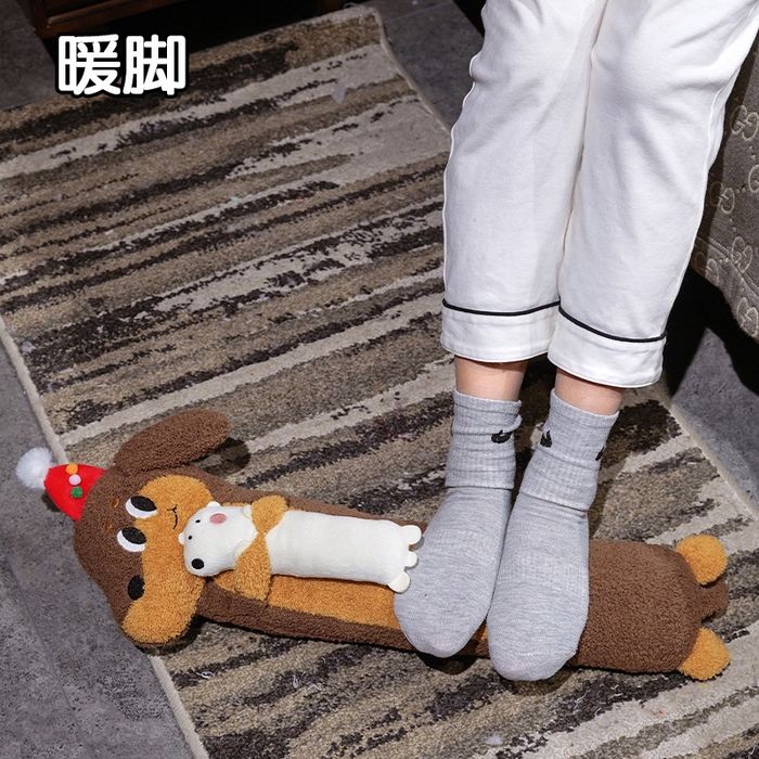 91家纺网 家纺一手货源 找家纺 仟亿莱 2025新款抱娃腊肠狗注水长条热水袋 注水腊肠小熊 60cm