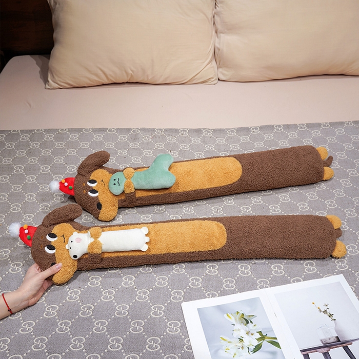 91家纺网 家纺一手货源 找家纺 仟亿莱 2025新款抱娃腊肠狗注水长条热水袋 注水腊肠小熊 60cm