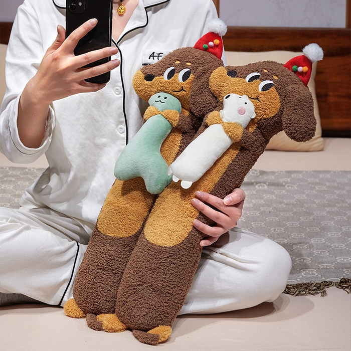 91家纺网 家纺一手货源 找家纺 仟亿莱 2025新款抱娃腊肠狗注水长条热水袋 注水腊肠小熊 80cm