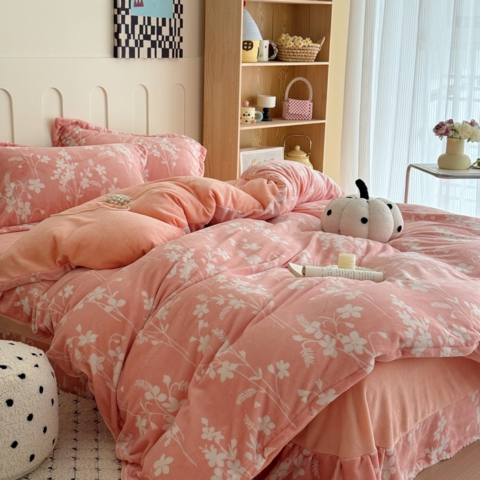 91家纺网 家纺一手货源 找家纺 于果 2025新款牛奶绒印花四件套 繁花里粉