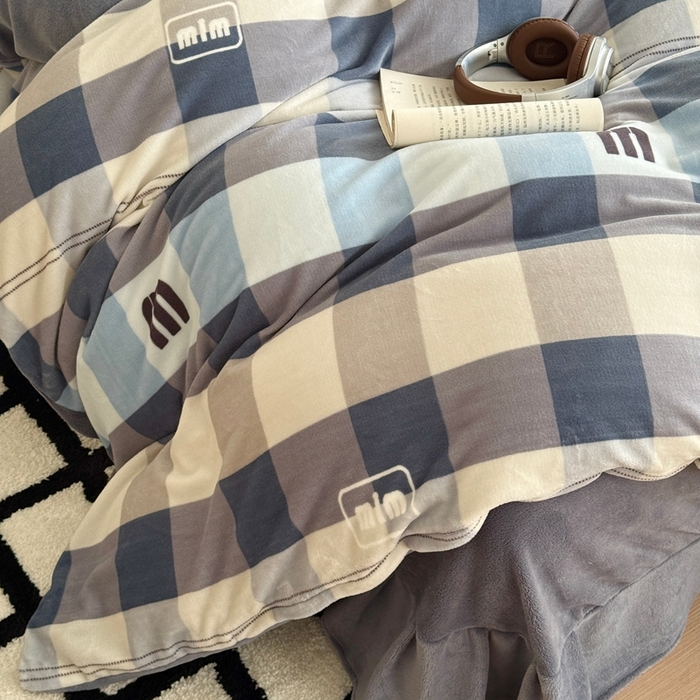 91家纺网 家纺一手货源 找家纺 于果 2025新款牛奶绒印花四件套 经典格