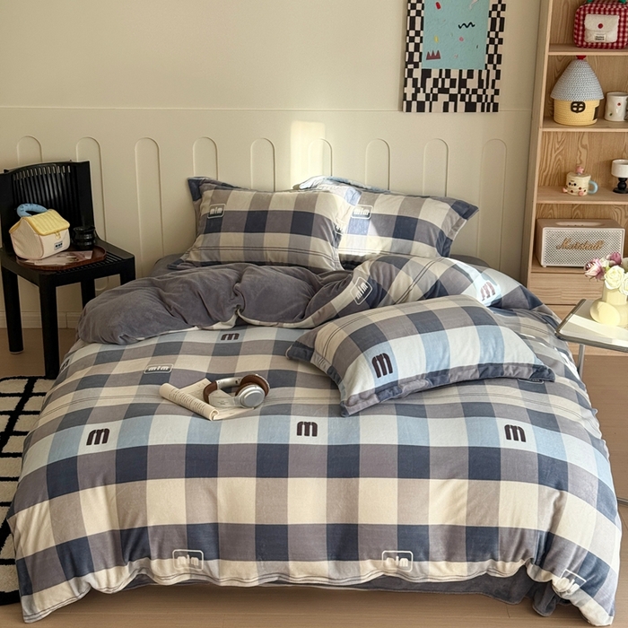 91家纺网 家纺一手货源 找家纺 于果 2025新款牛奶绒印花四件套 经典格