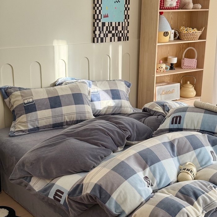 91家纺网 家纺一手货源 找家纺 于果 2025新款牛奶绒印花四件套 经典格