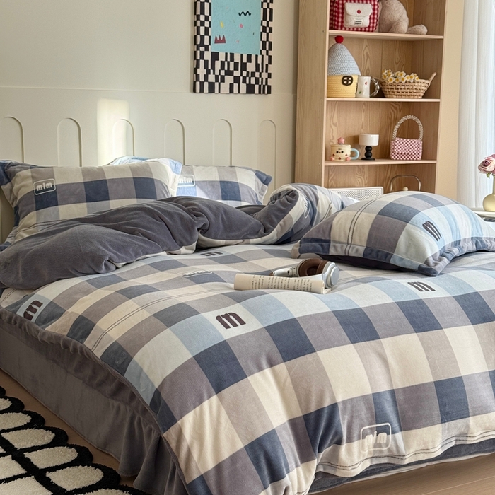 91家纺网 家纺一手货源 找家纺 于果 2025新款牛奶绒印花四件套 经典格