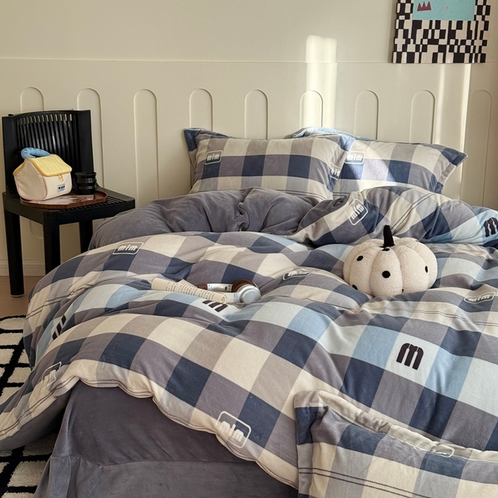 于果 2025新款牛奶绒印花四件套 经典格