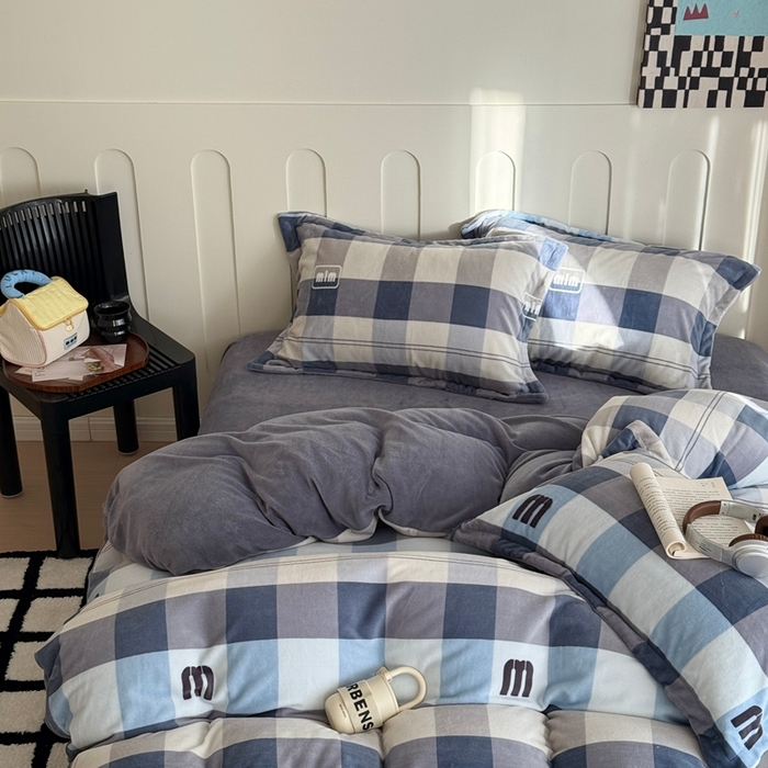 91家纺网 家纺一手货源 找家纺 于果 2025新款牛奶绒印花四件套 经典格