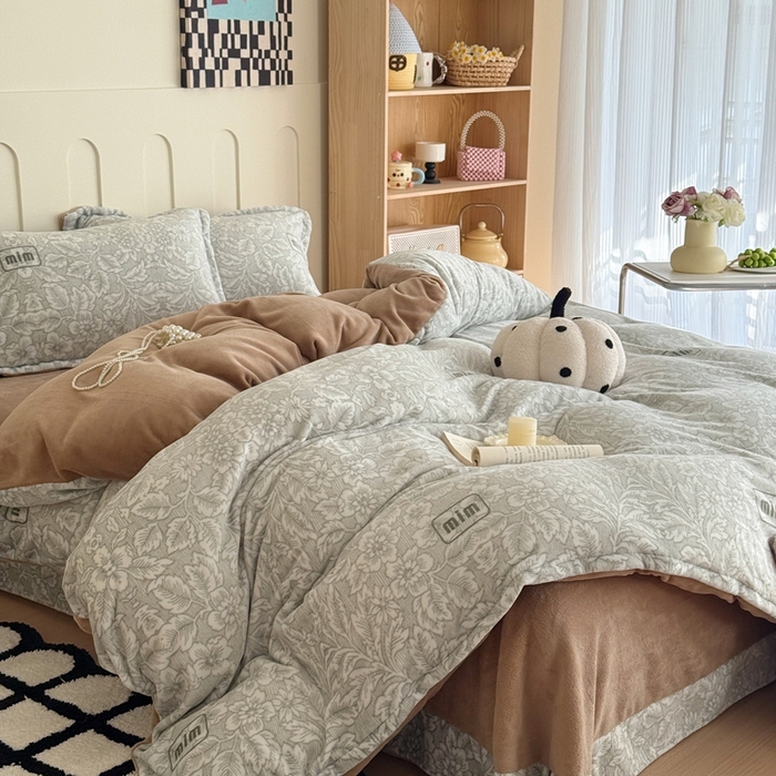 91家纺网 家纺一手货源 找家纺 于果 2025新款牛奶绒印花四件套 轻奢生活