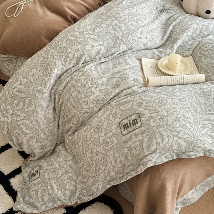 91家纺网 家纺一手货源 找家纺 于果 2025新款牛奶绒印花四件套 轻奢生活