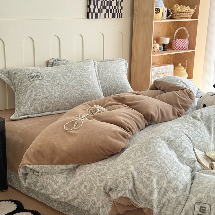 91家纺网 家纺一手货源 找家纺 于果 2025新款牛奶绒印花四件套 轻奢生活