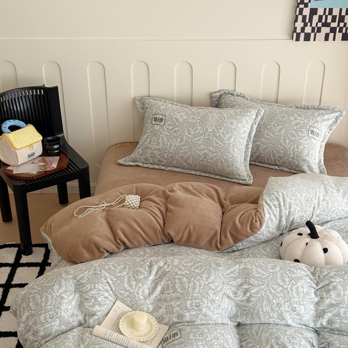 91家纺网 家纺一手货源 找家纺 于果 2025新款牛奶绒印花四件套 轻奢生活