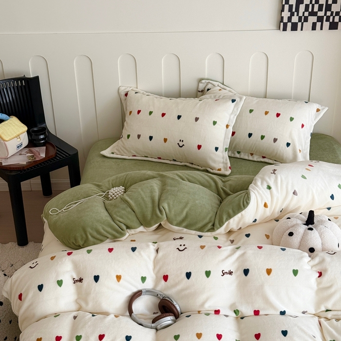 91家纺网 家纺一手货源 找家纺 于果 2025新款牛奶绒印花四件套 甜蜜爱心