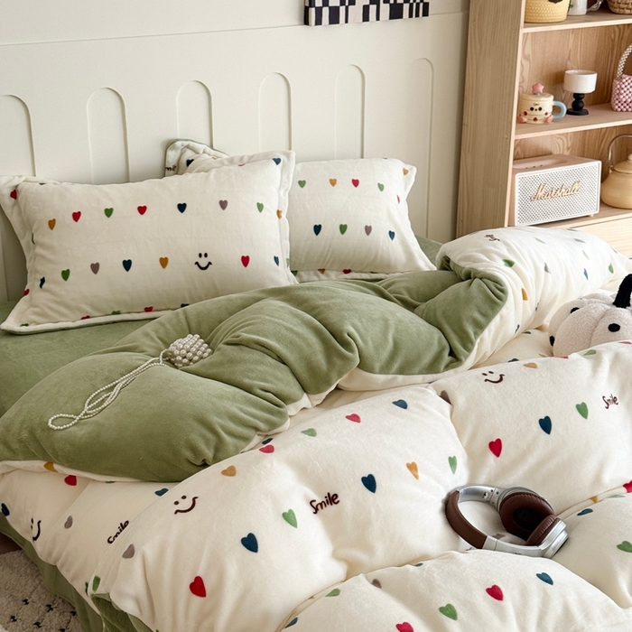 91家纺网 家纺一手货源 找家纺 于果 2025新款牛奶绒印花四件套 甜蜜爱心