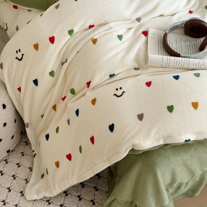 91家纺网 家纺一手货源 找家纺 于果 2025新款牛奶绒印花四件套 甜蜜爱心