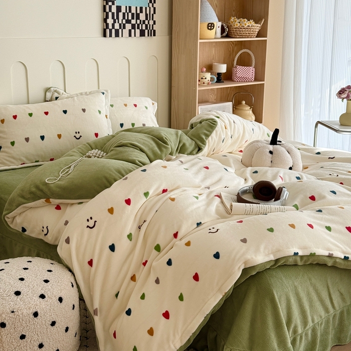 91家纺网 家纺一手货源 找家纺 于果 2025新款牛奶绒印花四件套 甜蜜爱心