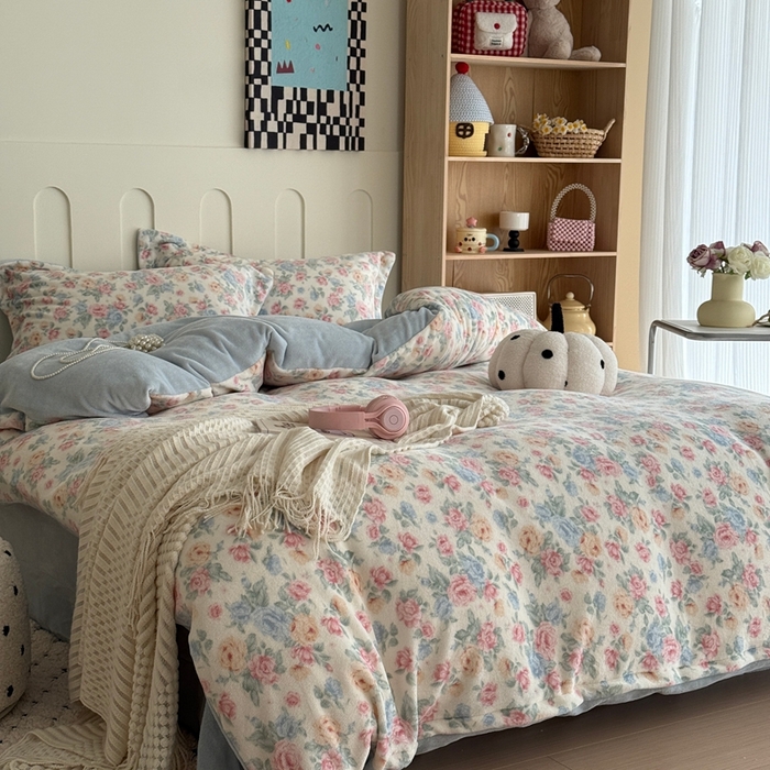 91家纺网 家纺一手货源 找家纺 于果 2025新款牛奶绒印花四件套 夏日花开