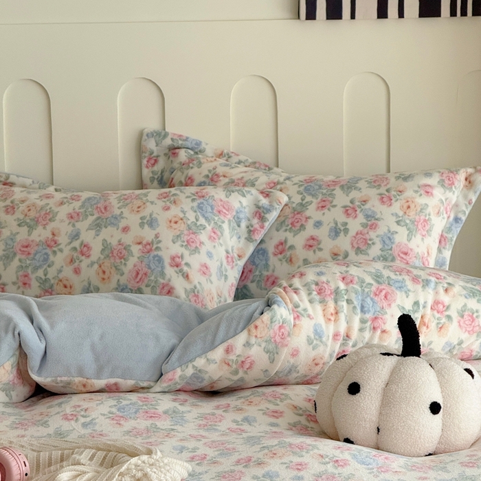 91家纺网 家纺一手货源 找家纺 于果 2025新款牛奶绒印花四件套 夏日花开