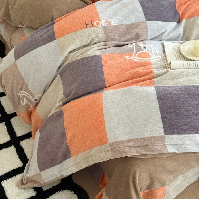 91家纺网 家纺一手货源 找家纺 于果 2025新款牛奶绒印花四件套 小马格