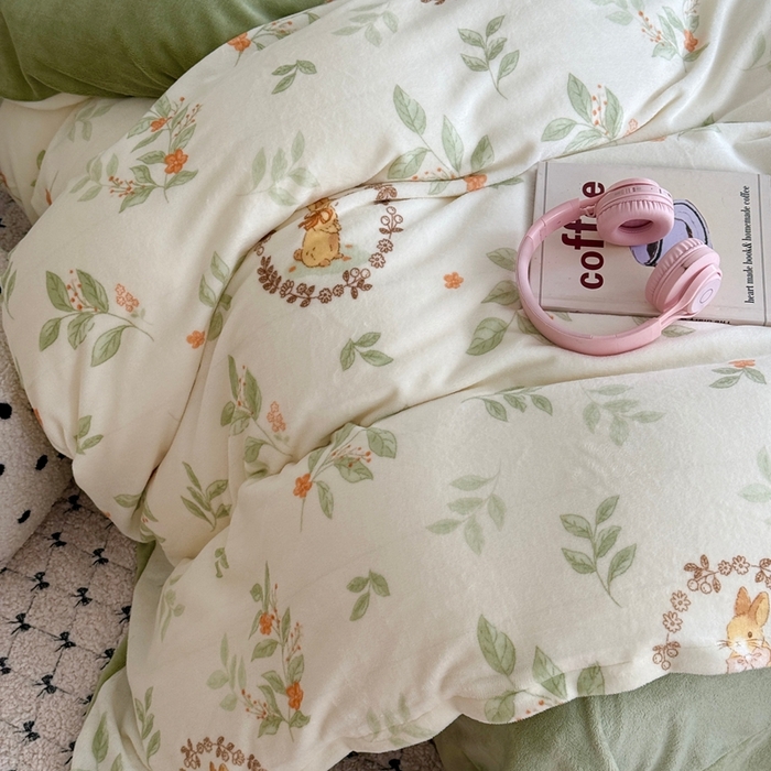 91家纺网 家纺一手货源 找家纺 于果 2025新款牛奶绒印花四件套 叶畔兔语