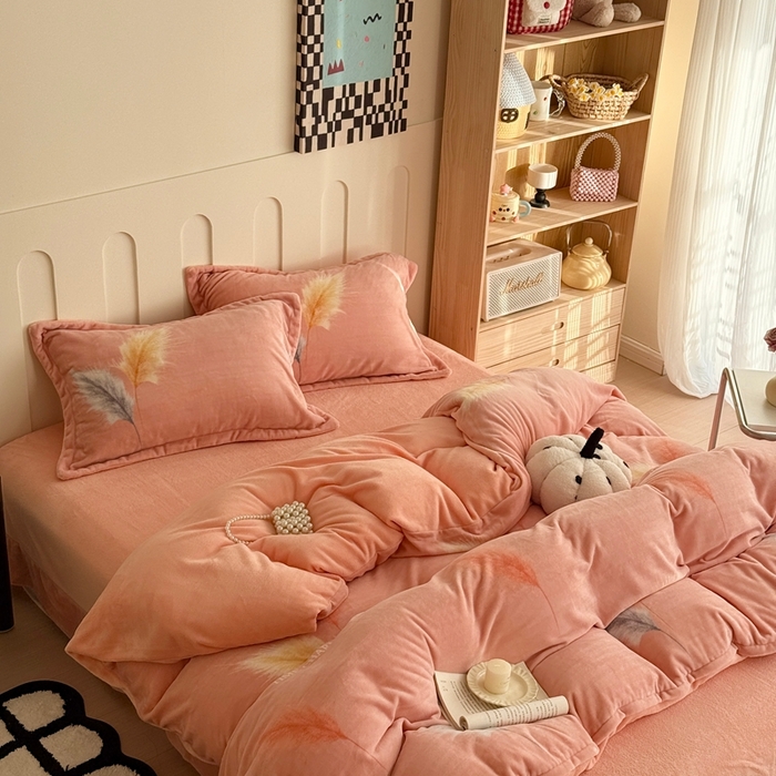 91家纺网 家纺一手货源 找家纺 于果 2025新款牛奶绒印花四件套 羽多吉