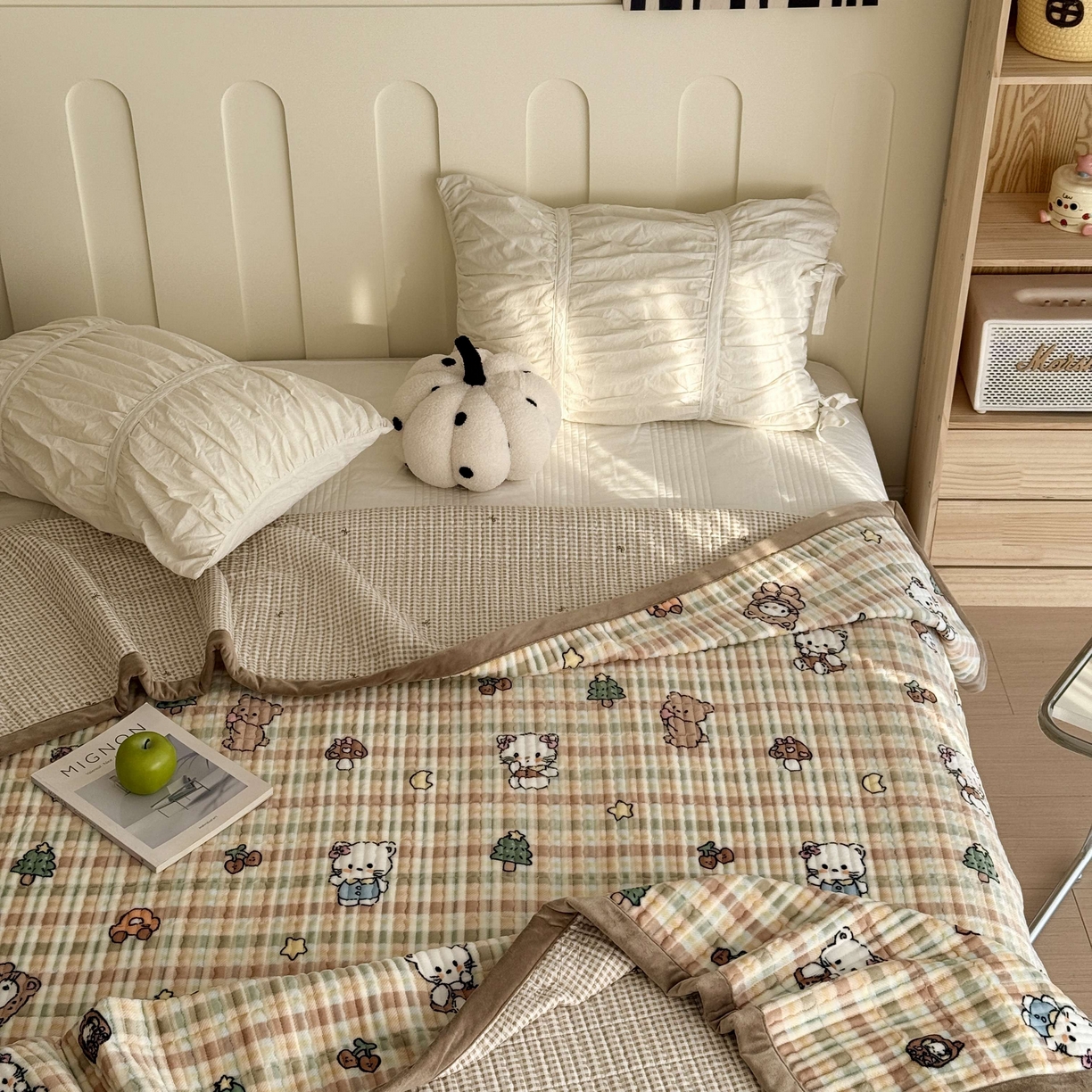 91家纺网 家纺一手货源 找家纺 于果 2025新款牛奶绒床盖单床盖床盖单件 萌宠乐动