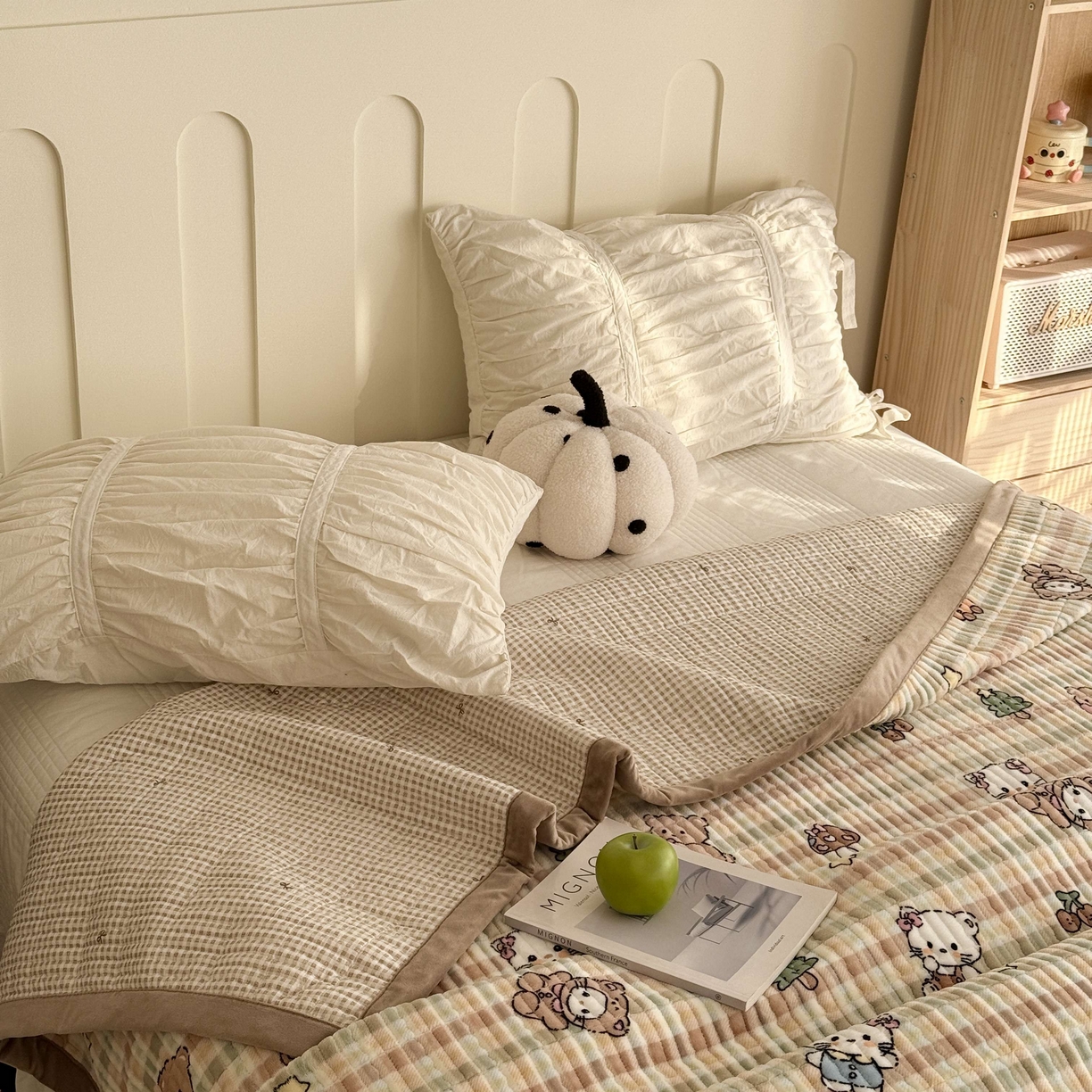 91家纺网 家纺一手货源 找家纺 于果 2025新款牛奶绒床盖单床盖床盖单件 萌宠乐动