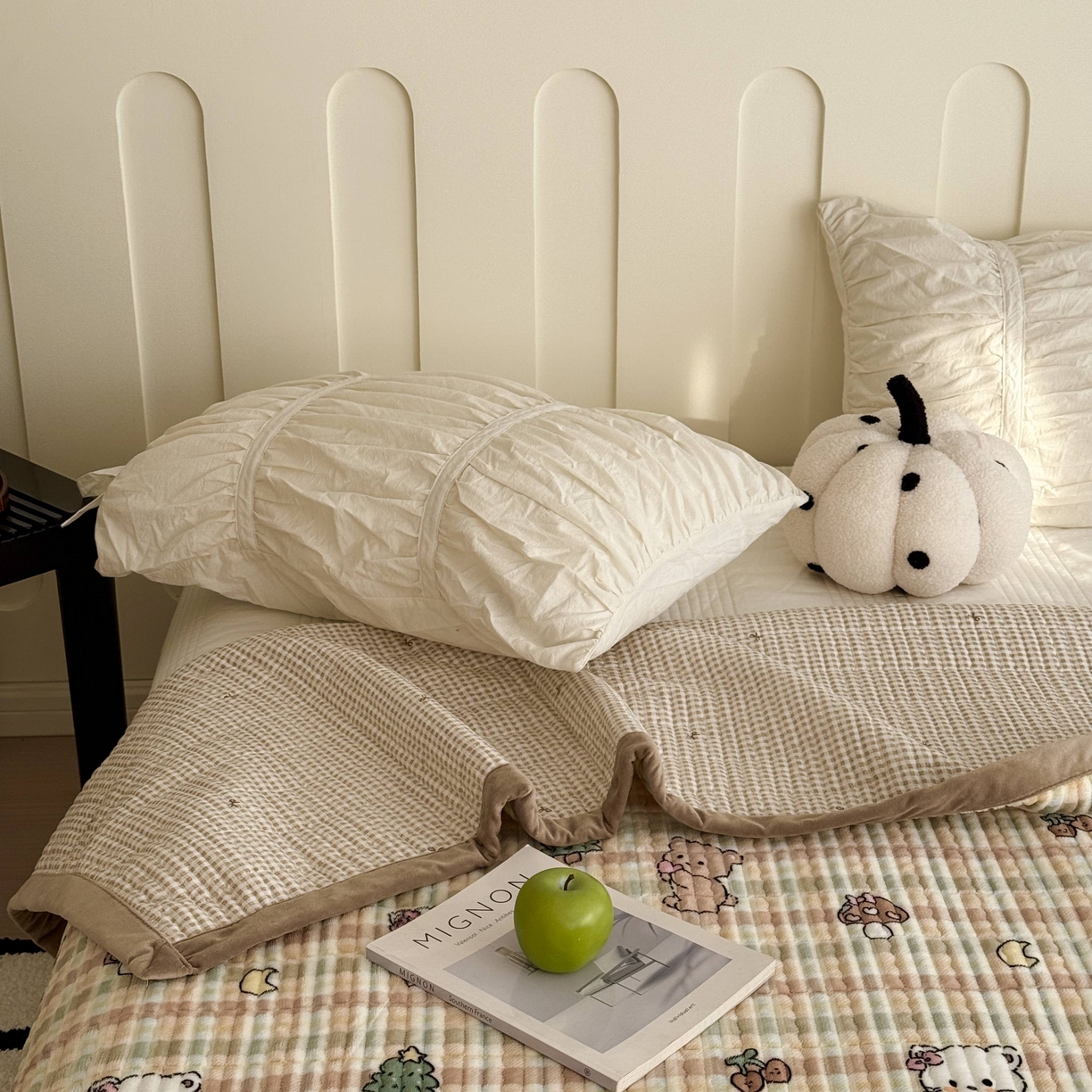 91家纺网 家纺一手货源 找家纺 于果 2025新款牛奶绒床盖单床盖床盖单件 萌宠乐动