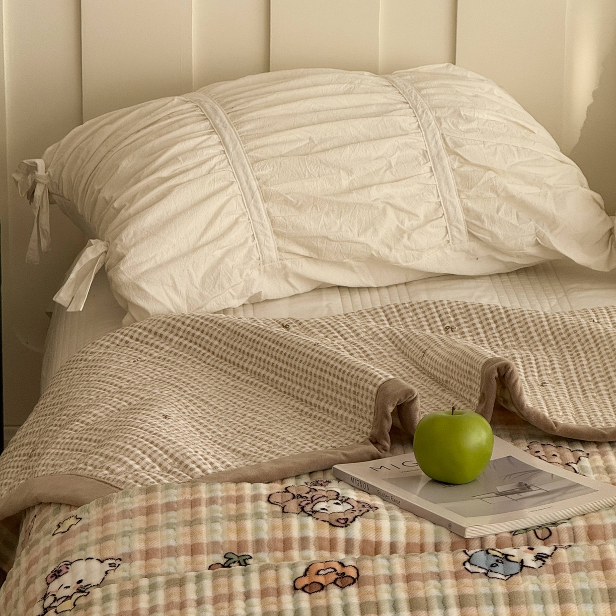 91家纺网 家纺一手货源 找家纺 于果 2025新款牛奶绒床盖单床盖床盖单件 萌宠乐动