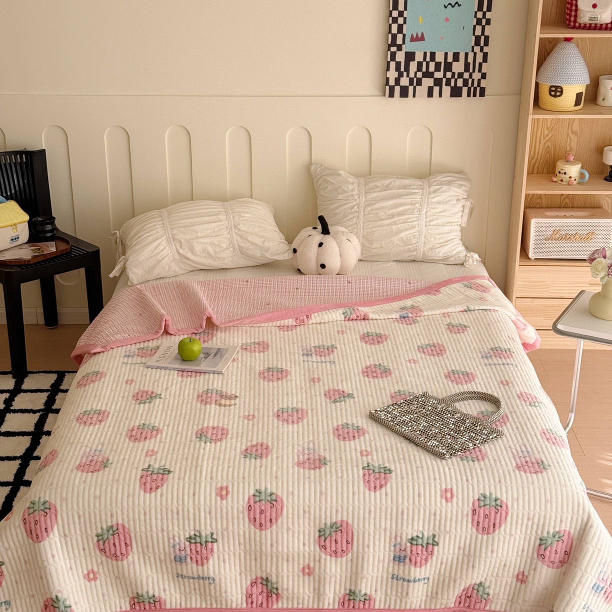 91家纺网 家纺一手货源 找家纺 于果 2025新款牛奶绒床盖单床盖床盖单件 奶油草莓