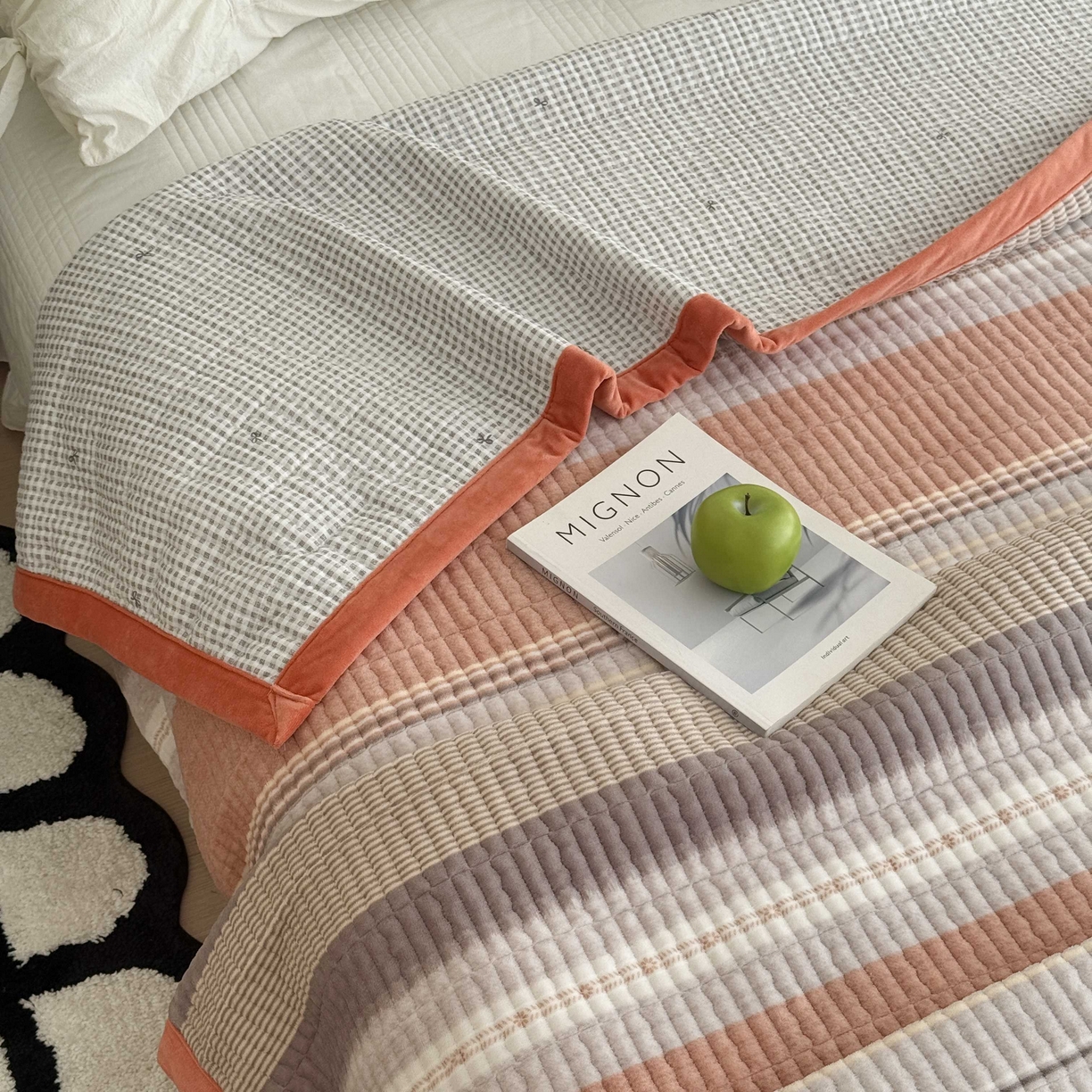 91家纺网 家纺一手货源 找家纺 于果 2025新款牛奶绒床盖单床盖床盖单件 英伦之旅橙