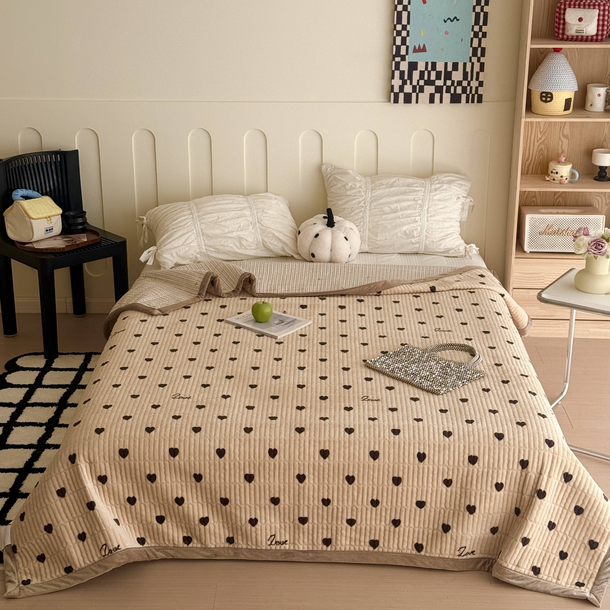 91家纺网 家纺一手货源 找家纺 于果 2025新款牛奶绒床盖单床盖床盖单件 咖爱心