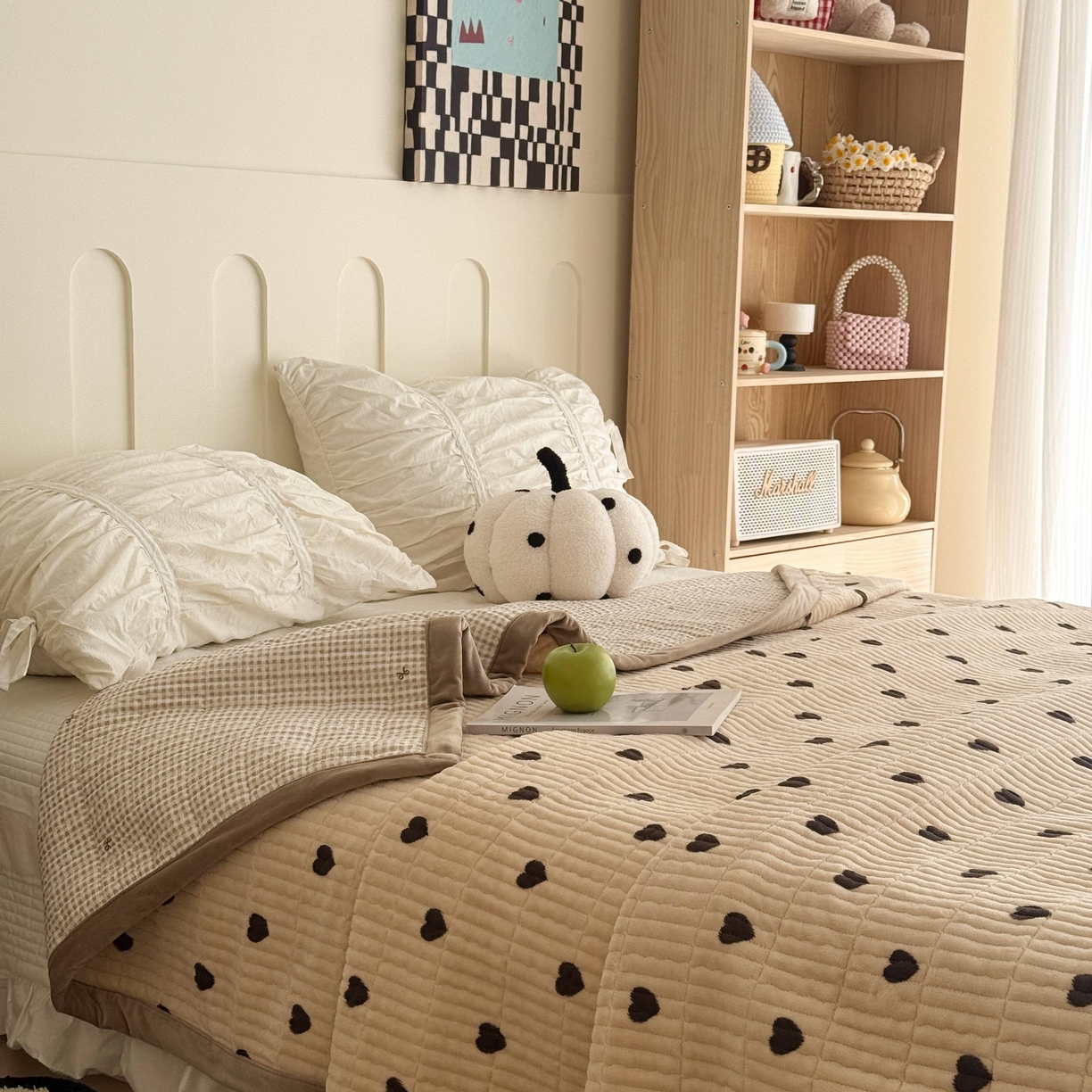 91家纺网 家纺一手货源 找家纺 于果 2025新款牛奶绒床盖单床盖床盖单件 咖爱心