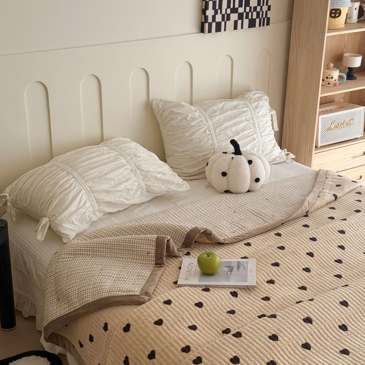 91家纺网 家纺一手货源 找家纺 于果 2025新款牛奶绒床盖单床盖床盖单件 咖爱心