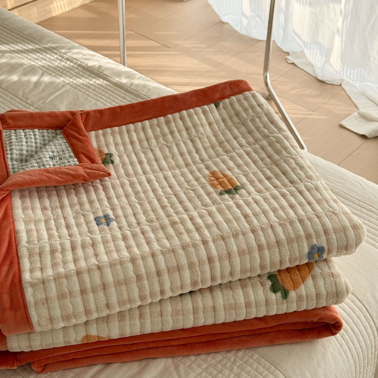 91家纺网 家纺一手货源 找家纺 于果 2025新款牛奶绒床盖单床盖床盖单件 甜心萝卜