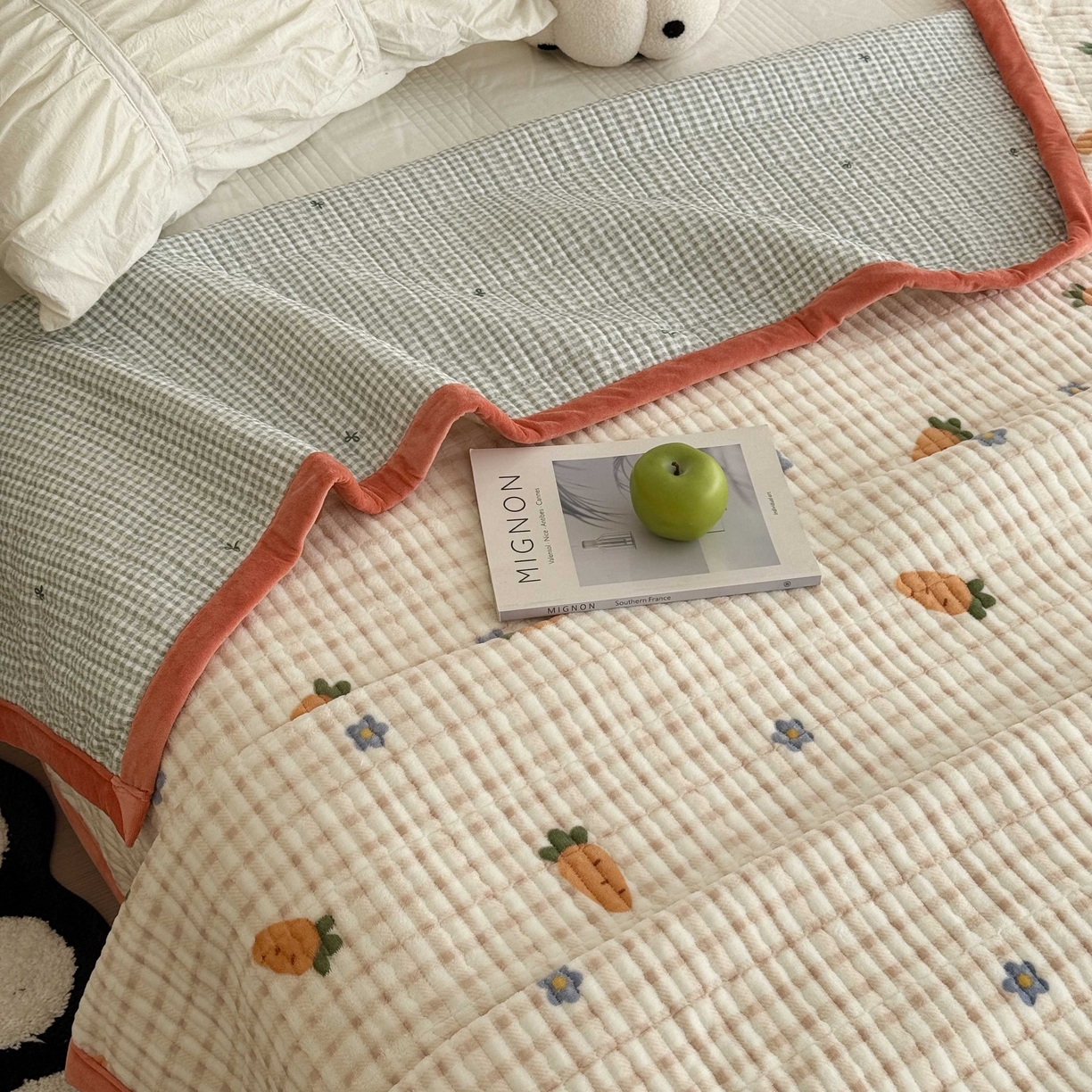 91家纺网 家纺一手货源 找家纺 于果 2025新款牛奶绒床盖单床盖床盖单件 甜心萝卜