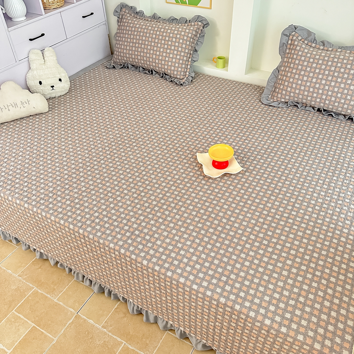 91家纺网 家纺一手货源 找家纺 手艺人家纺 2025新款双层纱夹棉防滑炕盖 榻榻米床盖 炕单床盖 A32