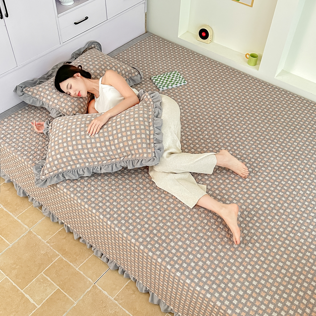 91家纺网 家纺一手货源 找家纺 手艺人家纺 2025新款双层纱夹棉防滑炕盖 榻榻米床盖 炕单床盖 A32