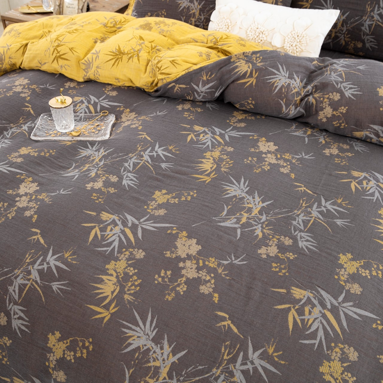 91家纺网 家纺一手货源 找家纺 仰望棉麻双层纱供应链 2025新款全棉纯棉色织提花纽扣款四件套-竹韵 竹韵-黑金